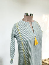 Load image into Gallery viewer, Tricut Kurta
