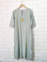 Load image into Gallery viewer, Tricut Kurta
