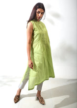 Load image into Gallery viewer, Sleeveless Pleated Tunic
