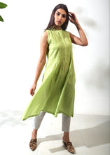 Load image into Gallery viewer, Sleeveless Pleated Tunic
