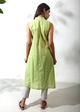 Load image into Gallery viewer, Sleeveless Pleated Tunic
